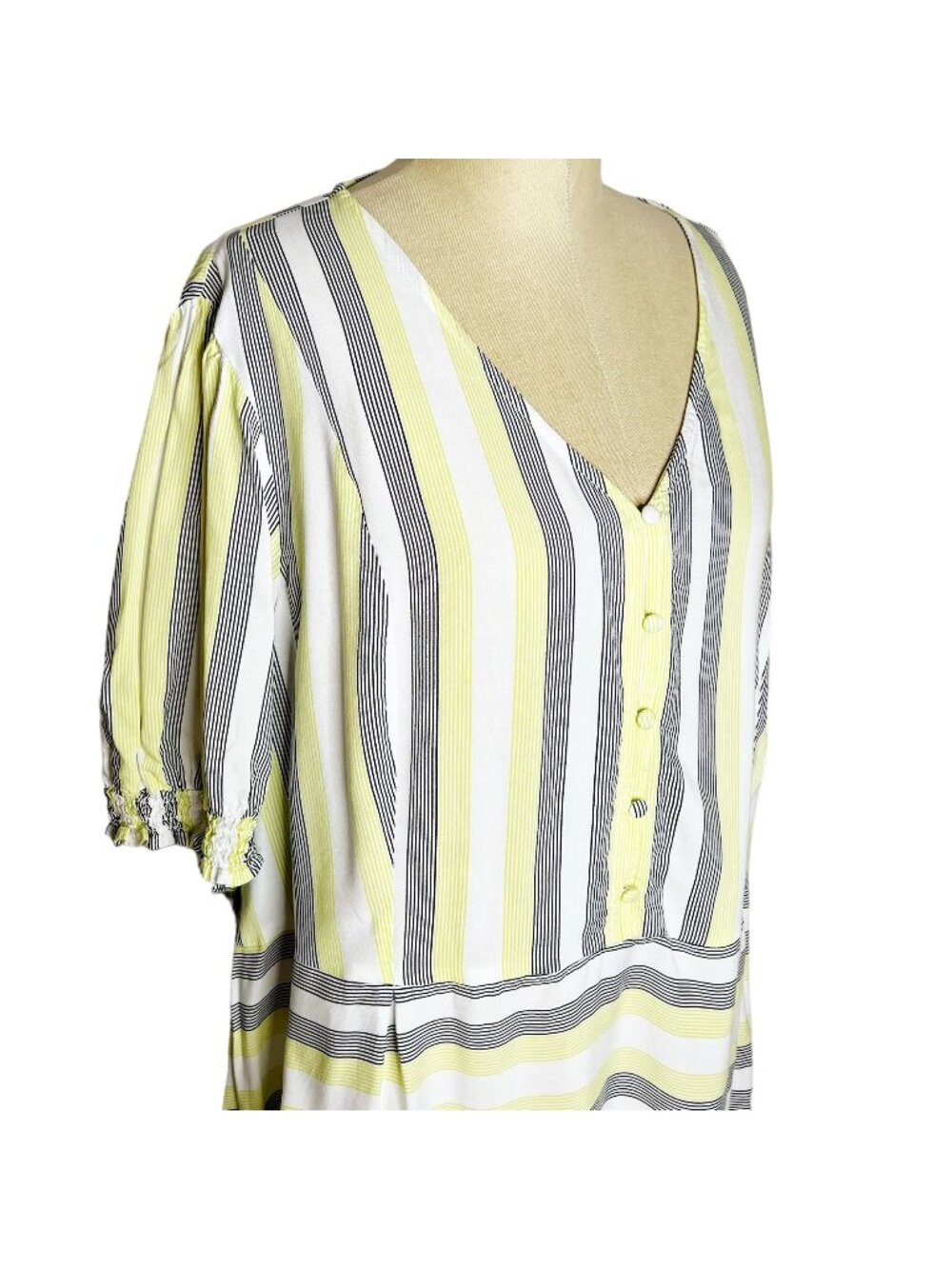Lane Bryant Top Womens Size 26 White Yellow Black Striped Half Button Front